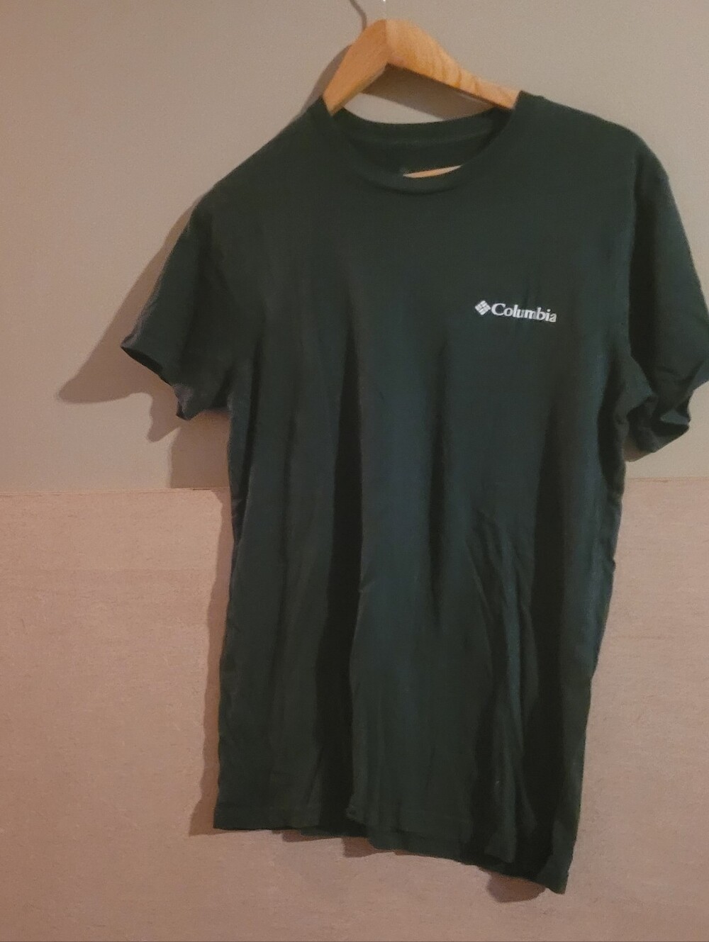 Columbia Men's Dark Green Crewneck Tee with Subtle Logo M